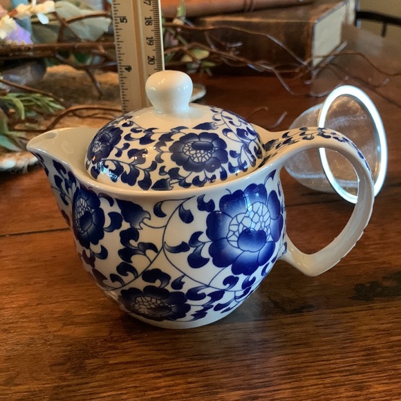 Chinoiserie Blue and White Tea Set - Picture 2 of 8